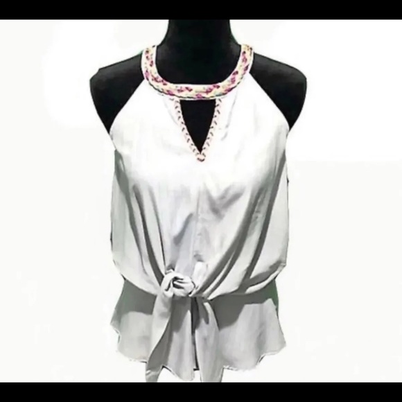Promesa top with braided neckline - Picture 7 of 12
